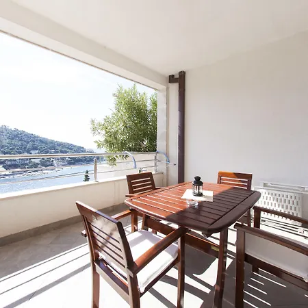 Katarina 2nd Floor アパート