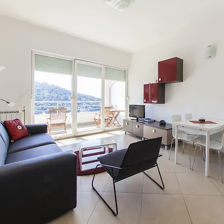 Katarina 2nd Floor アパート