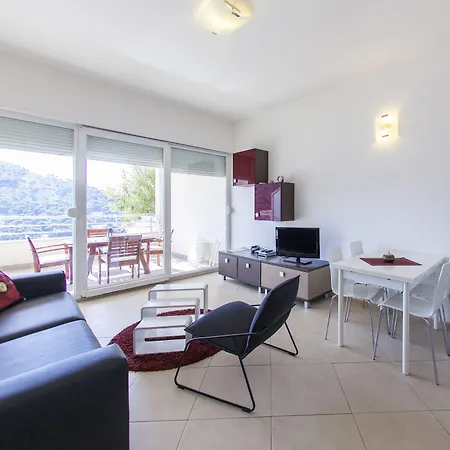 Katarina 2nd Floor アパート